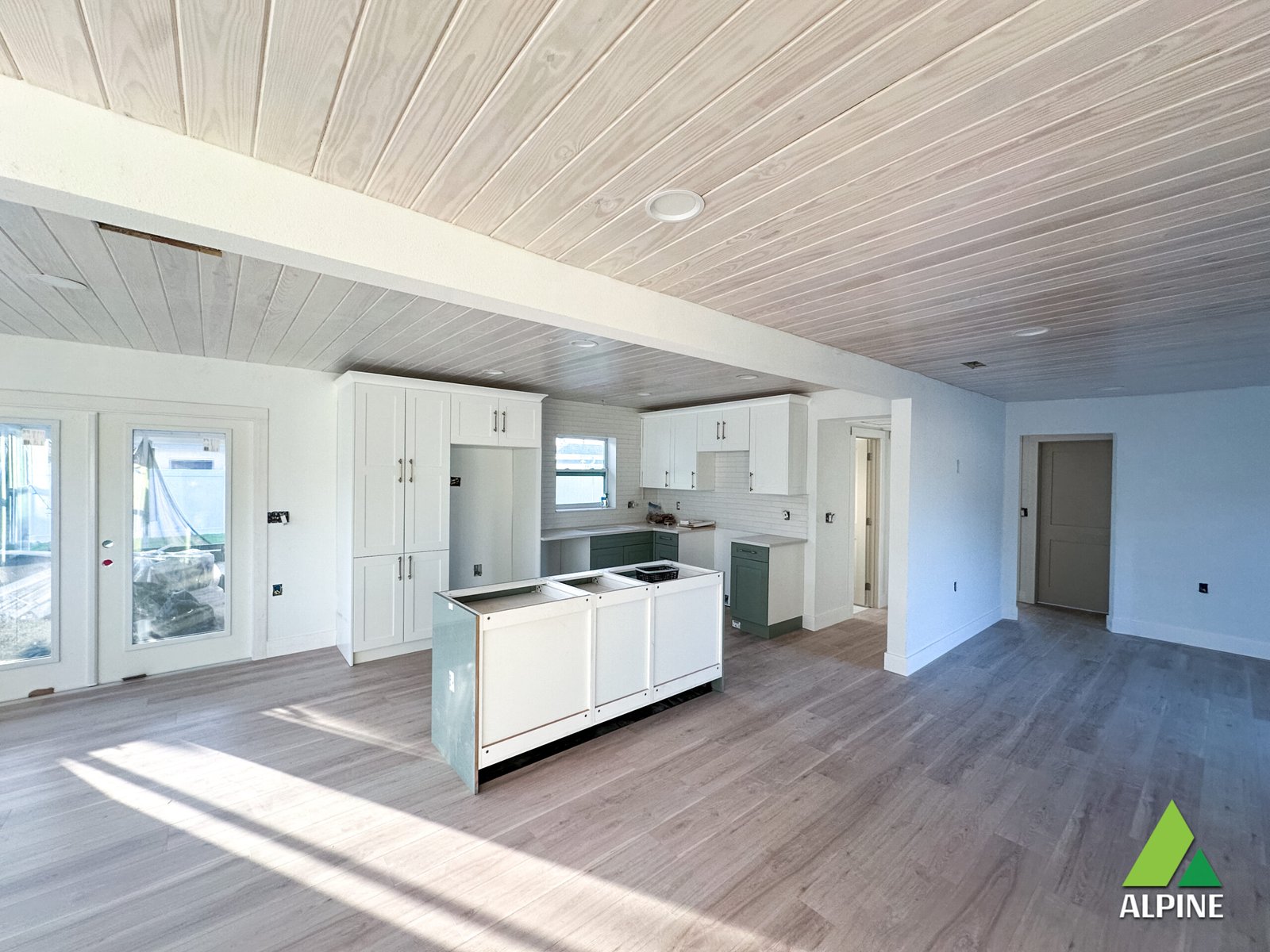 Mold-prevention and drywall replacement after flood in Madeira Beach home